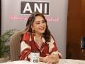 "Both Aishwarya and I were like 'Oh My God'...": Madhuri recalls shooting for 'Dola Re Dola' from 'Devdas' in heavy costumes - Hindi News | "Both Aishwarya and I were like 'Oh My God'...": Madhuri recalls shooting for 'Dola Re Dola' from 'Devdas' in heavy costumes | Latest entertainment News at Lokmattimes.com