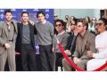 Jonas Brothers honoured at hand, footprint ceremony; Priyanka Chopra shows support for husband Nick Jonas - Hindi News | Jonas Brothers honoured at hand, footprint ceremony; Priyanka Chopra shows support for husband Nick Jonas | Latest entertainment News at Lokmattimes.com