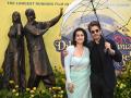 "Bade Bade Deshon Mein...," says SRK as he unveiled 'DDLJ' statue with Kajol in London - Hindi News | "Bade Bade Deshon Mein...," says SRK as he unveiled 'DDLJ' statue with Kajol in London | Latest entertainment News at Lokmattimes.com