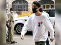 Complaint filed against Aryan Khan for allegedly flashing middle finger at Bengaluru pub - Hindi News | Complaint filed against Aryan Khan for allegedly flashing middle finger at Bengaluru pub | Latest entertainment News at Lokmattimes.com