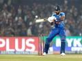 Hardik Pandya checks on cameraman, hugs him after one of his sixes hit his arm; heartwarming gesture goes viral - Hindi News | Hardik Pandya checks on cameraman, hugs him after one of his sixes hit his arm; heartwarming gesture goes viral | Latest cricket News at Lokmattimes.com