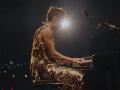 Harry Styles surprises fans with new video "Forever, Forever" - Hindi News | Harry Styles surprises fans with new video "Forever, Forever" | Latest entertainment News at Lokmattimes.com