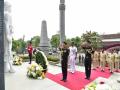 COAS General Dwivedi pays tribute at IPKF Memorial in Colombo during official visit to Sri Lanka - Hindi News | COAS General Dwivedi pays tribute at IPKF Memorial in Colombo during official visit to Sri Lanka | Latest international News at Lokmattimes.com