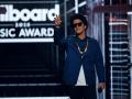 Bruno Mars returns after nearly a decade, announces new album 'The Romantic' - Hindi News | Bruno Mars returns after nearly a decade, announces new album 'The Romantic' | Latest entertainment News at Lokmattimes.com
