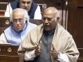 Kharge alleges BJP of using Governors to harass non-BJP states - Hindi News | Kharge alleges BJP of using Governors to harass non-BJP states | Latest national News at Lokmattimes.com