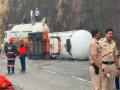 Maharashtra: Chemical tanker overturns at Khandala Ghat, Mumbai-Pune highway choked for over 24 hours - Hindi News | Maharashtra: Chemical tanker overturns at Khandala Ghat, Mumbai-Pune highway choked for over 24 hours | Latest national News at Lokmattimes.com
