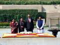 Seychelles President Patrick Herminie pays tributes at Rajghat - Hindi News | Seychelles President Patrick Herminie pays tributes at Rajghat | Latest international News at Lokmattimes.com