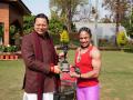 Uttarakhand CM Pushkar Singh Dhami honours international bodybuilder Pratibha Thapliyal - Hindi News | Uttarakhand CM Pushkar Singh Dhami honours international bodybuilder Pratibha Thapliyal | Latest other-sports News at Lokmattimes.com