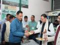 Uttarakhand: Chief Minister Pushkar Singh Dhami participates in Thaal Seva program - Hindi News | Uttarakhand: Chief Minister Pushkar Singh Dhami participates in Thaal Seva program | Latest national News at Lokmattimes.com