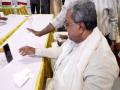 CM Siddaramaiah spoke to Karnataka people stranded in Dubai amid Middle East tensions - Hindi News | CM Siddaramaiah spoke to Karnataka people stranded in Dubai amid Middle East tensions | Latest national News at Lokmattimes.com