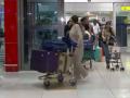 Passengers arriving from Dubai at IGI Airport describe contrasting situations - Hindi News | Passengers arriving from Dubai at IGI Airport describe contrasting situations | Latest national News at Lokmattimes.com