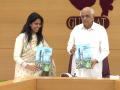 Gujarat CM Patel releases the book "Shaping Tomorrow's Cities -From Climate Risk to Green Opportunities" - Hindi News | Gujarat CM Patel releases the book "Shaping Tomorrow's Cities -From Climate Risk to Green Opportunities" | Latest national News at Lokmattimes.com