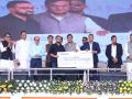Assam CM Sarma distributes second tranche of funds under Atmanirbhar Asom Abhijan 1.0 - Hindi News | Assam CM Sarma distributes second tranche of funds under Atmanirbhar Asom Abhijan 1.0 | Latest politics News at Lokmattimes.com