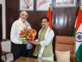 Union Minister Tokhan Sahu felicitates Delhi Metro enthusiast for 24-year tradition - Hindi News | Union Minister Tokhan Sahu felicitates Delhi Metro enthusiast for 24-year tradition | Latest national News at Lokmattimes.com