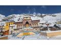 Uttarakhand: Heavy Snowfall in Chamoli, Shri Badrinath Dham Wrapped in thick blanket of snow - Hindi News | Uttarakhand: Heavy Snowfall in Chamoli, Shri Badrinath Dham Wrapped in thick blanket of snow | Latest national News at Lokmattimes.com