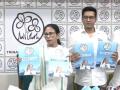 Mamata Banerjee launches TMC manifesto, takes "Sabka Vinash" jibe at PM Modi'; announces 'Duare Chikitsa' and welfare schemes - Hindi News | Mamata Banerjee launches TMC manifesto, takes "Sabka Vinash" jibe at PM Modi'; announces 'Duare Chikitsa' and welfare schemes | Latest politics News at Lokmattimes.com