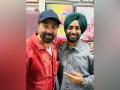 Sunny Deol meets Punjabi singer Satinder Sartaaj over meal, check pics - Hindi News | Sunny Deol meets Punjabi singer Satinder Sartaaj over meal, check pics | Latest entertainment News at Lokmattimes.com