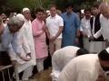 Rahul Gandhi pays last respects to Mohsina Kidwai - Hindi News | Rahul Gandhi pays last respects to Mohsina Kidwai | Latest politics News at Lokmattimes.com