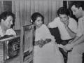 Remembering Asha Bhosle: Kareena shares vintage picture of India's melody queen with showman Raj Kapoor - Hindi News | Remembering Asha Bhosle: Kareena shares vintage picture of India's melody queen with showman Raj Kapoor | Latest entertainment News at Lokmattimes.com