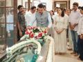 Asha Bhosle passes away at 92: Devendra Fadnavis, Javed Akhtar, Shabana Azmi visit Mumbai residence to pay tribute - Hindi News | Asha Bhosle passes away at 92: Devendra Fadnavis, Javed Akhtar, Shabana Azmi visit Mumbai residence to pay tribute | Latest entertainment News at Lokmattimes.com