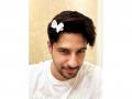 "Girl dad" Sidharth Malhotra flaunts daughter's hairclip in adorable post - Hindi News | "Girl dad" Sidharth Malhotra flaunts daughter's hairclip in adorable post | Latest entertainment News at Lokmattimes.com
