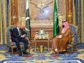 Pak PM reiterates push for US-Iran peace talks during meeting with Saudi Crown Prince - Hindi News | Pak PM reiterates push for US-Iran peace talks during meeting with Saudi Crown Prince | Latest international News at Lokmattimes.com