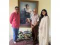 "Her voice lingering in every corner": Anupam Kher visits late Asha Bhosle's home in Mumbai, pays tribute - Hindi News | "Her voice lingering in every corner": Anupam Kher visits late Asha Bhosle's home in Mumbai, pays tribute | Latest entertainment News at Lokmattimes.com