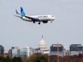 United Airlines flight diverted to Pittsburgh over "possible security issue"; passengers evacuate via emergency slides - Hindi News | United Airlines flight diverted to Pittsburgh over "possible security issue"; passengers evacuate via emergency slides | Latest international News at Lokmattimes.com