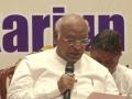 Kharge calls PM Modi "terrorist" during election campaign, later clarifies; BJP seeks apology, moves Election Commission - Hindi News | Kharge calls PM Modi "terrorist" during election campaign, later clarifies; BJP seeks apology, moves Election Commission | Latest politics News at Lokmattimes.com
