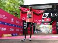 Kenya's Sabastian Sawe sets new world marathon record, becomes first to run under 2 hours - Hindi News | Kenya's Sabastian Sawe sets new world marathon record, becomes first to run under 2 hours | Latest other-sports News at Lokmattimes.com
