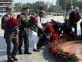 Defence Minister Rajnath Singh pays tribute to fallen heroes at Victory Square in Bishkek - Hindi News | Defence Minister Rajnath Singh pays tribute to fallen heroes at Victory Square in Bishkek | Latest international News at Lokmattimes.com