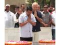 Delhi Excise Policy case: Kejriwal pays tribute to Mahatma Gandhi at Rajghat, backs 'Satyagraha' stance - Hindi News | Delhi Excise Policy case: Kejriwal pays tribute to Mahatma Gandhi at Rajghat, backs 'Satyagraha' stance | Latest national News at Lokmattimes.com