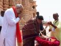 Amit Shah, wife Sonal Shah offer prayers at Somnath temple in Gujarat - Hindi News | Amit Shah, wife Sonal Shah offer prayers at Somnath temple in Gujarat | Latest national News at Lokmattimes.com
