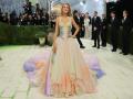 Blake Lively attends Met Gala hours after settling 'It Ends With Us' lawsuit - Hindi News | Blake Lively attends Met Gala hours after settling 'It Ends With Us' lawsuit | Latest entertainment News at Lokmattimes.com