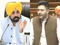 Raghav Chadha alleges 'misuse of state machinery', Bhagwant Mann says 'merger unconstitutional'; meet President to discuss 'merger' aftermath - Hindi News | Raghav Chadha alleges 'misuse of state machinery', Bhagwant Mann says 'merger unconstitutional'; meet President to discuss 'merger' aftermath | Latest politics News at Lokmattimes.com