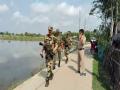 Miscreants fire gunshots at police, central forces during patroling in Bamangheri; five personnel injured - Hindi News | Miscreants fire gunshots at police, central forces during patroling in Bamangheri; five personnel injured | Latest national News at Lokmattimes.com