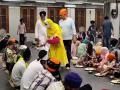 Preity Zinta participates in seva during visit to Golden Temple - Hindi News | Preity Zinta participates in seva during visit to Golden Temple | Latest entertainment News at Lokmattimes.com