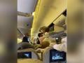 "So coronavirus outside but not inside flight?": Amateur video shows Pakistanis complaining about no social distancing in PIA flight - Hindi News | "So coronavirus outside but not inside flight?": Amateur video shows Pakistanis complaining about no social distancing in PIA flight | Latest international News at Lokmattimes.com