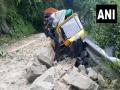 West Bengal: Army official dies after auto gets struck by landslide in Siliguri - Hindi News | West Bengal: Army official dies after auto gets struck by landslide in Siliguri | Latest national News at Lokmattimes.com