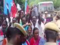 BJP, VCK party workers clash outside district collector's office in Madurai - Hindi News | BJP, VCK party workers clash outside district collector's office in Madurai | Latest politics News at Lokmattimes.com