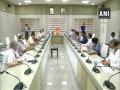Yogi Adityanath holds meeting with 'COVID-19 management team-11' - Hindi News | Yogi Adityanath holds meeting with 'COVID-19 management team-11' | Latest national News at Lokmattimes.com