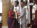 Transgender folk dancer Matha B Manjamma Jogati receives Padma Shri award - Hindi News | Transgender folk dancer Matha B Manjamma Jogati receives Padma Shri award | Latest national News at Lokmattimes.com