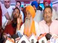 Gurnam Singh Chadunii attends traders meeting in Ludhiana, traders pledge support to farm leader - Hindi News | Gurnam Singh Chadunii attends traders meeting in Ludhiana, traders pledge support to farm leader | Latest politics News at Lokmattimes.com
