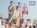 Cutouts of Sardar Patel, Indira Gandhi come up at Congress' 'Pratigya Rally' in UP's Gorakhpur - Hindi News | Cutouts of Sardar Patel, Indira Gandhi come up at Congress' 'Pratigya Rally' in UP's Gorakhpur | Latest national News at Lokmattimes.com