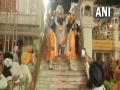 Devotees celebrate 'Hola Mohalla' at Golden Temple in Amritsar - Hindi News | Devotees celebrate 'Hola Mohalla' at Golden Temple in Amritsar | Latest national News at Lokmattimes.com