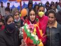 Moscow Wushu Stars Championship: Gold medalist Sadia Tariq receives warm welcome in Srinagar - Hindi News | Moscow Wushu Stars Championship: Gold medalist Sadia Tariq receives warm welcome in Srinagar | Latest national News at Lokmattimes.com