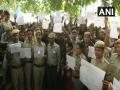 Police personnel stage protest seeking 'justice', 'equality' - Hindi News | Police personnel stage protest seeking 'justice', 'equality' | Latest national News at Lokmattimes.com