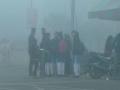 Children, commuters face difficulties as dense fog blankets Hapur - Hindi News | Children, commuters face difficulties as dense fog blankets Hapur | Latest national News at Lokmattimes.com