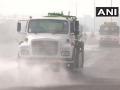 Delhi: EDMC sprinkles water on roads as pollution control measure post Diwali - Hindi News | Delhi: EDMC sprinkles water on roads as pollution control measure post Diwali | Latest national News at Lokmattimes.com