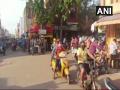 People in large numbers come out to buy essential commodities in Karnataka amid COVID-19 lockdown - Hindi News | People in large numbers come out to buy essential commodities in Karnataka amid COVID-19 lockdown | Latest national News at Lokmattimes.com
